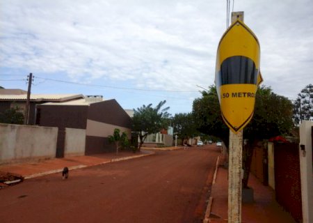 Vândalos vêm danificando placas de sinalização em Aral Moreira